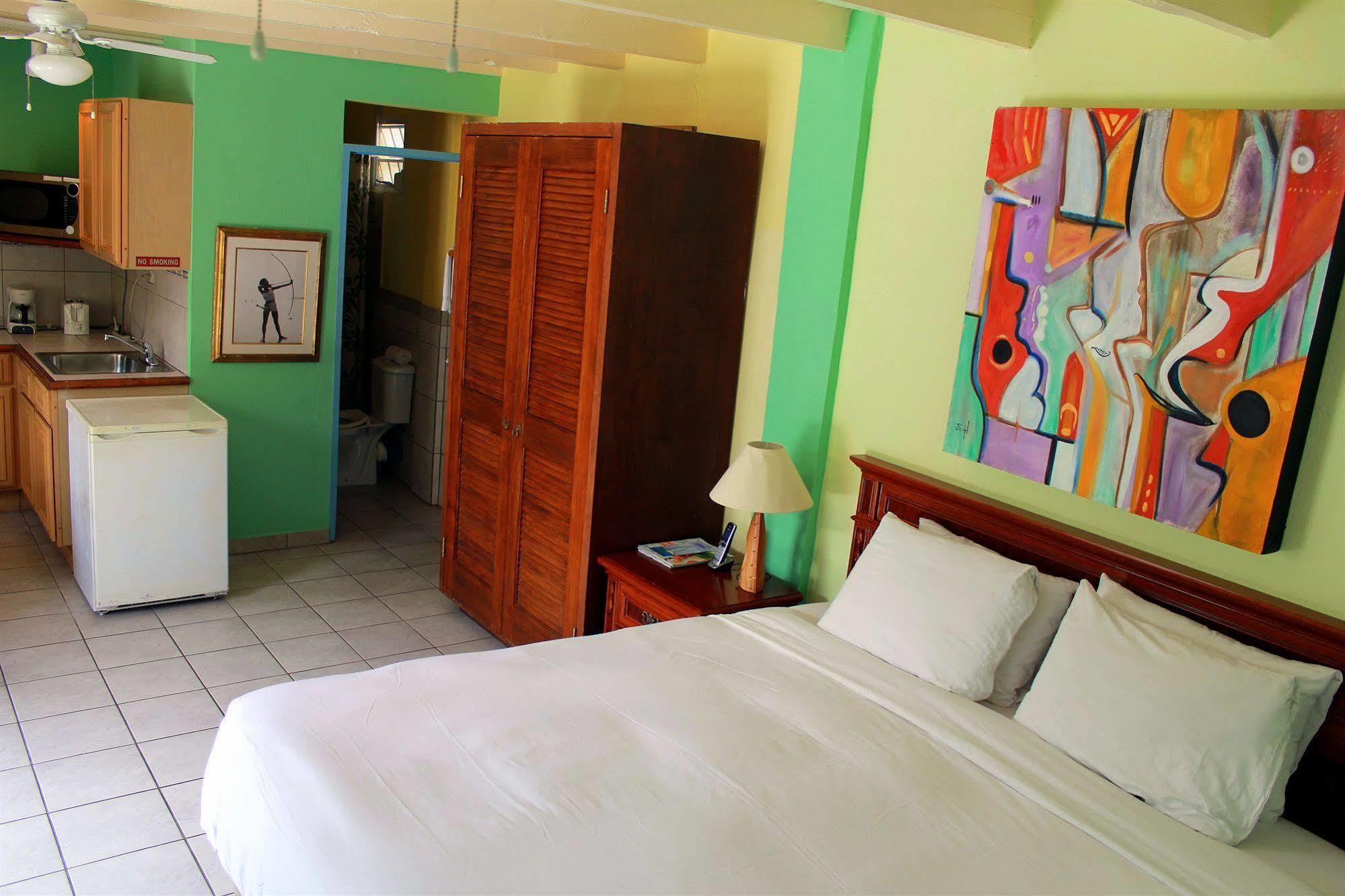 Azure Hotel And Art Studio Simpson Bay Kültér fotó